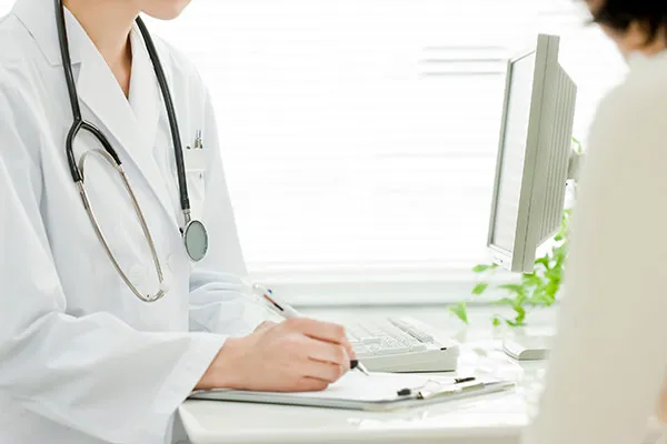 ポリープを切除する場合、重い病気の場合は他院をご紹介します